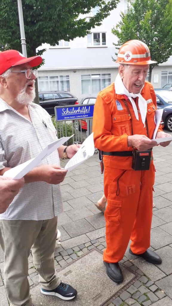 Zum Abschluss wurden einige Strophen des Steigerliedes gesungen