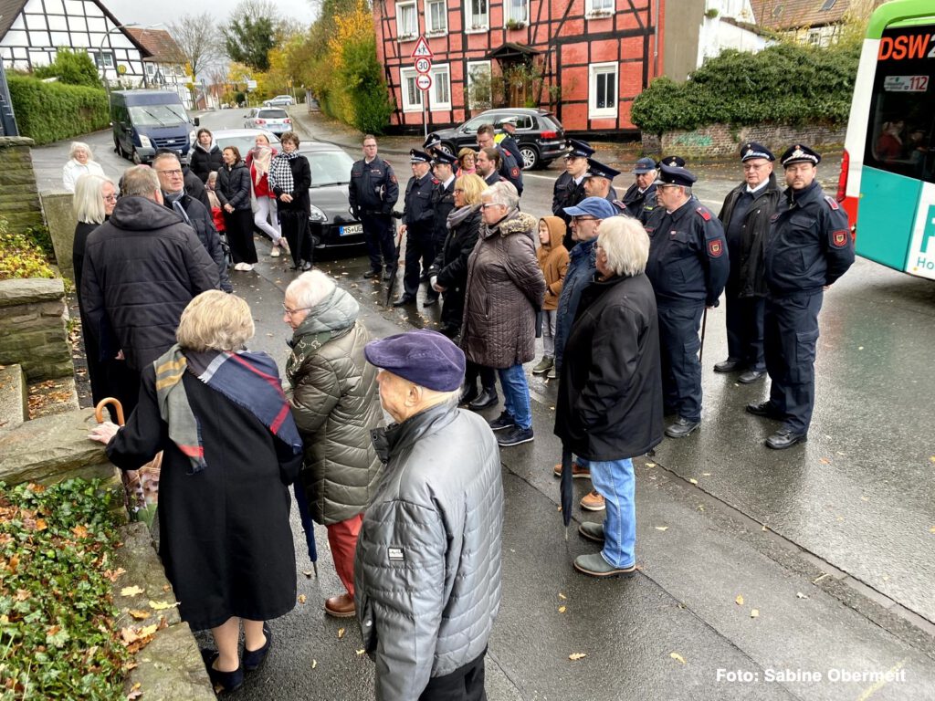 Gedenkfeier zum Volkstrauertag 2024 am Mahnmal in Dortmund-Bodelschwingh