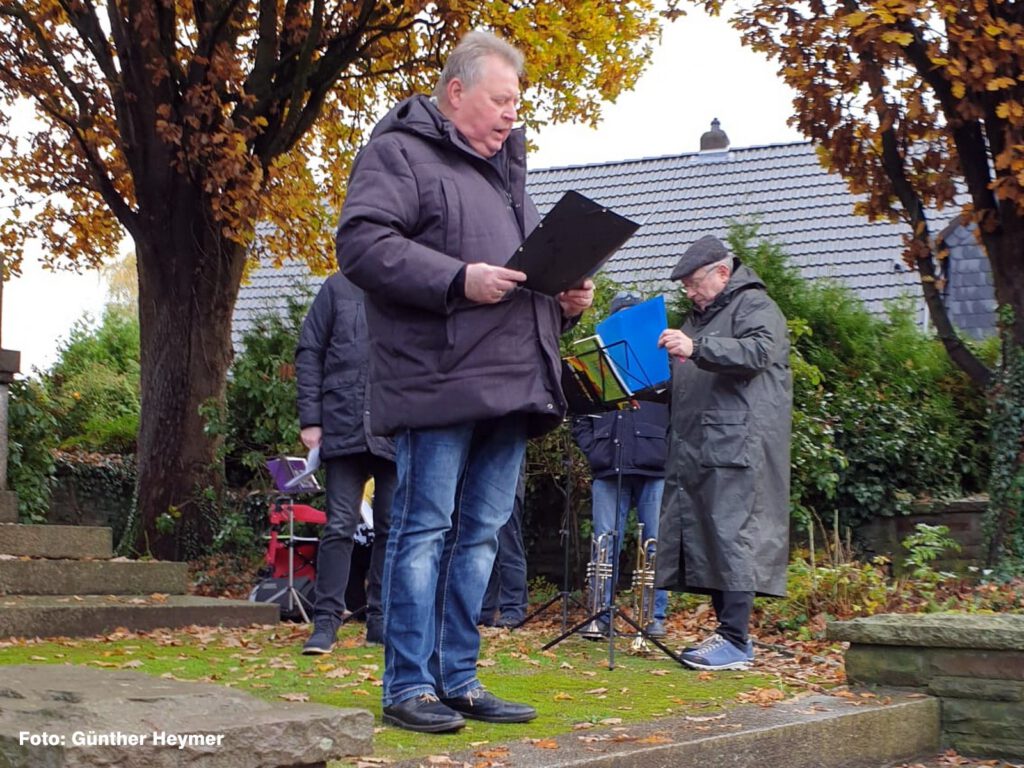 Gedenkfeier zum Volkstrauertag 2024 am Mahnmal in Dortmund-Bodelschwingh