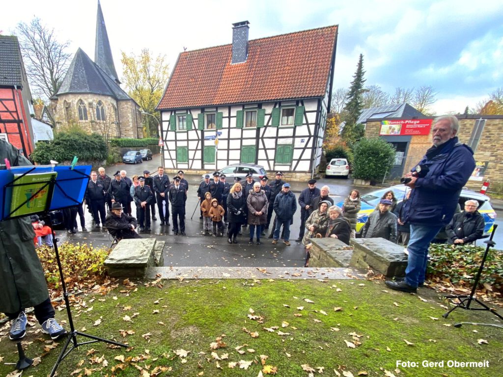 Gedenkfeier zum Volkstrauertag 2024 am Mahnmal in Dortmund-Bodelschwingh