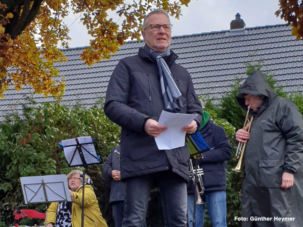 Gedenkfeier zum Volkstrauertag 2024 am Mahnmal in Dortmund-Bodelschwingh