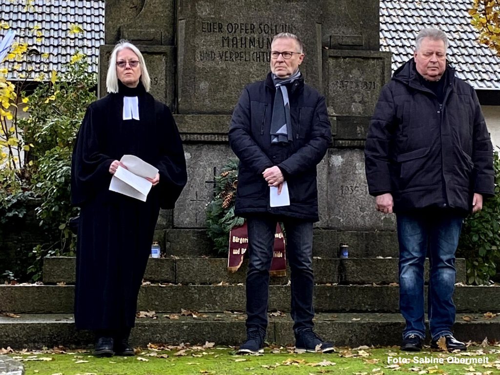 Gedenkfeier zum Volkstrauertag 2024 am Mahnmal in Dortmund-Bodelschwingh